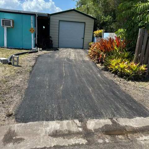 New residential asphalt driveway, project photo 10