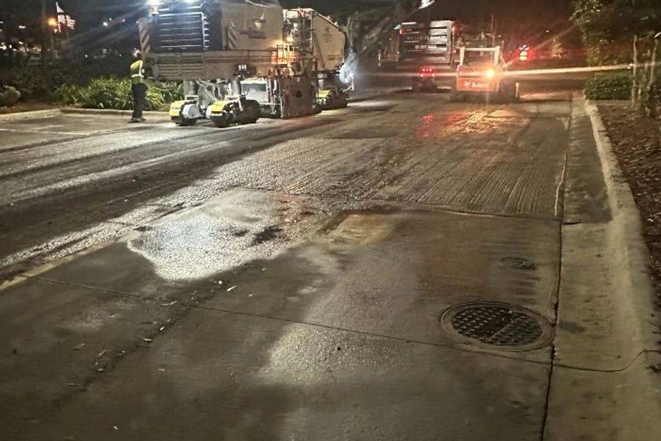 Asphalt milling and resurfacing